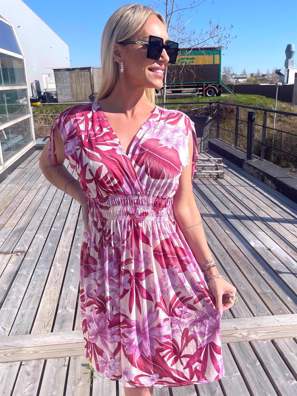 Pams Short - Kort elastisk kjole i krølfrit stof